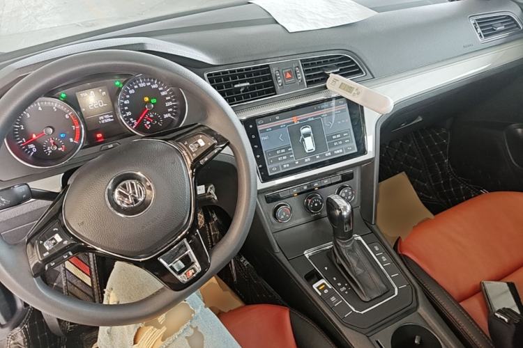 Used Volkswagen Lamando 2017 230TSI DSG Fashion Edition Center Console
