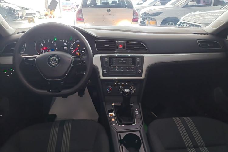 Used Volkswagen Lamando 2017 230TSI Manual Trend Edition Center Console