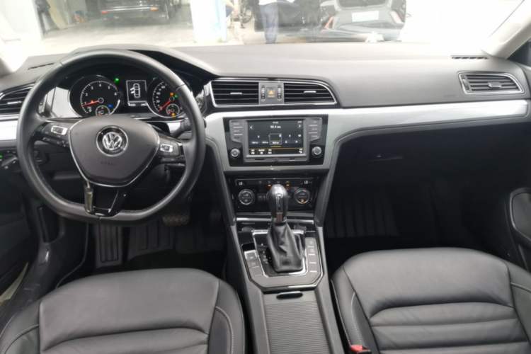 Used Volkswagen Lamando 2017 280TSI DSG Comfort Edition Center Console