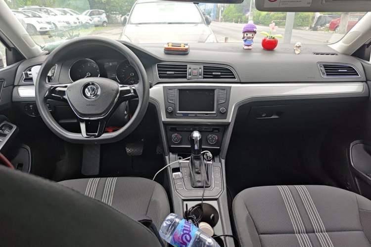 Used Volkswagen Lamando 2017 230TSI DSG Fashion Edition Center Console