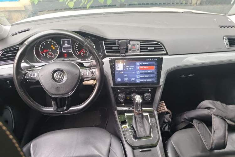 Used Volkswagen Lamando 2017 280TSI DSG Comfort Edition Center Console