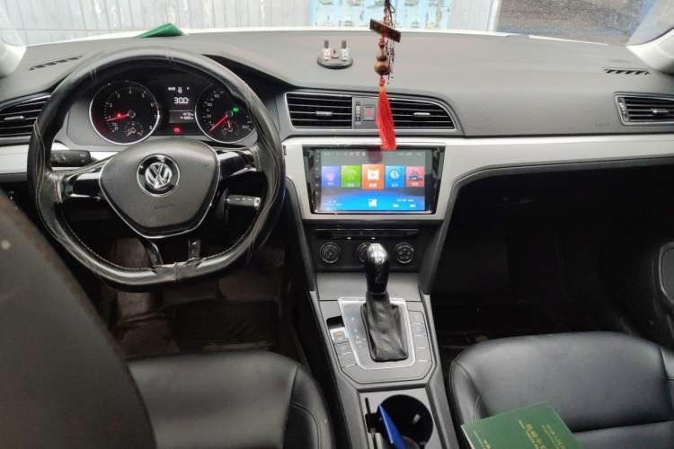 Used Volkswagen Lamando 2017 230TSI DSG Fashion Edition Center Console
