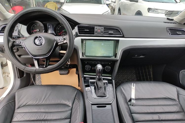 Used Volkswagen Lamando 2017 280TSI DSG Comfort Edition Center Console