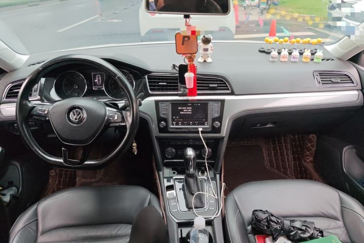 Used Volkswagen Lamando 2017 280TSI DSG Comfort Edition Center Console