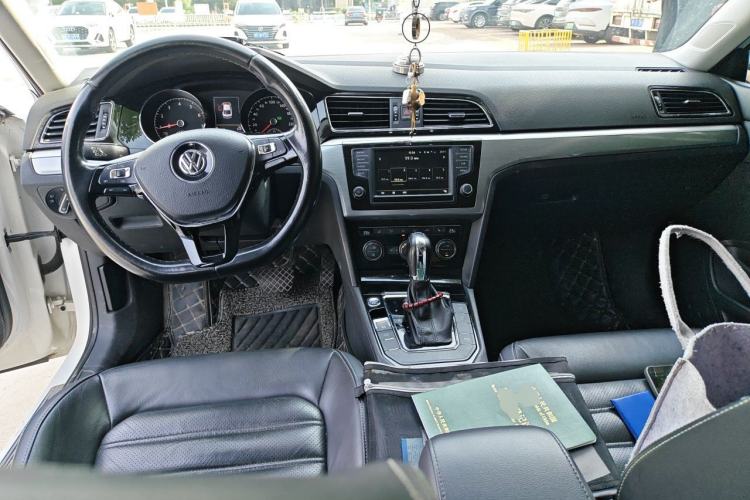 Used Volkswagen Lamando 2017 280TSI DSG Luxury Edition Center Console