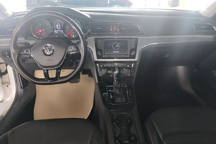 Used Volkswagen Lamando 2017 280TSI DSG Comfort Edition Center Console