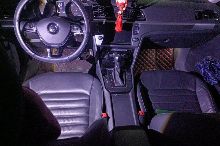 Used Volkswagen Lamando 2017 280TSI DSG Comfort Edition Center Console