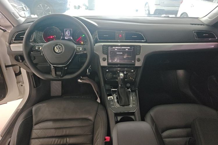 Used Volkswagen Lamando 2017 280TSI DSG Comfort Edition Center Console