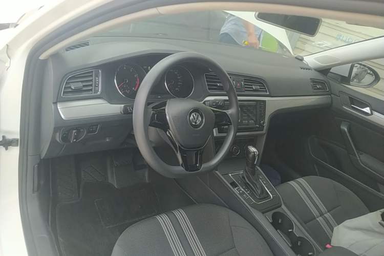 Used Volkswagen Lamando 2017 230TSI DSG Fashion Edition Center Console