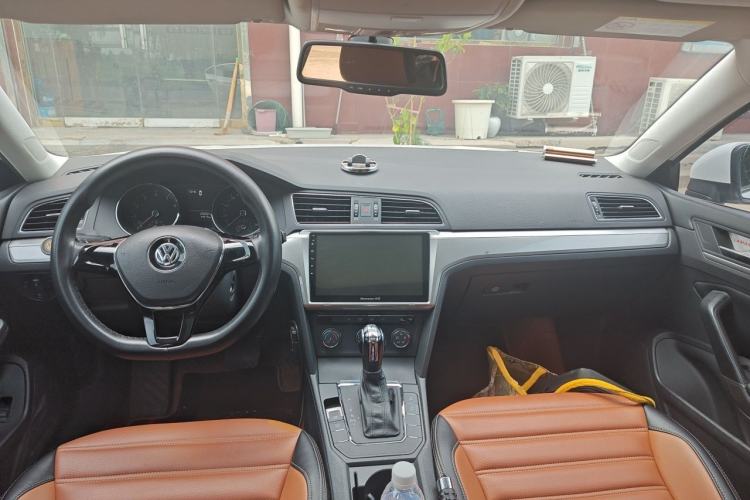 Used Volkswagen Lamando 2017 230TSI DSG Fashion Edition Center Console