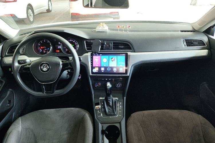 Used Volkswagen Lamando 2017 230TSI DSG Fashion Edition Center Console