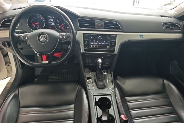 Used Volkswagen Lamando 2017 230TSI DSG Fashion Edition Center Console