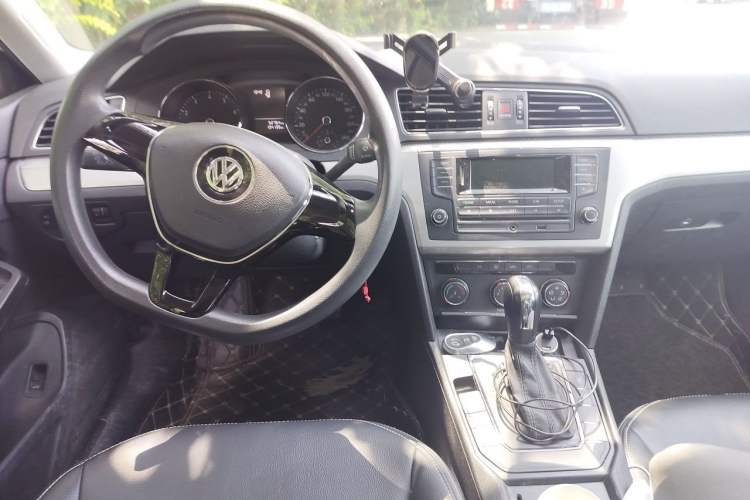 Used Volkswagen Lamando 2017 230TSI DSG Fashion Edition Center Console