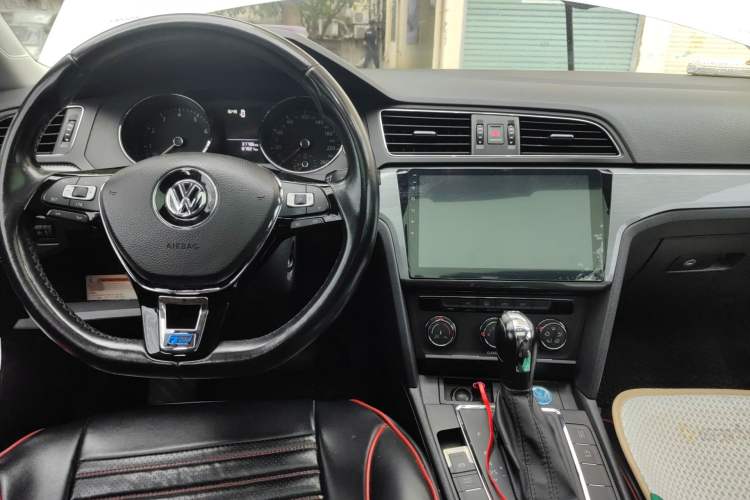 Used Volkswagen Lamando 2017 230TSI DSG Fashion Edition Center Console
