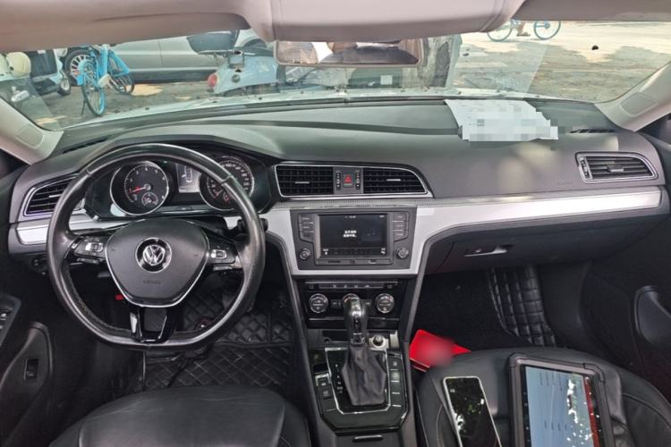 Used Volkswagen Lamando 2017 280TSI DSG Comfort Edition Center Console
