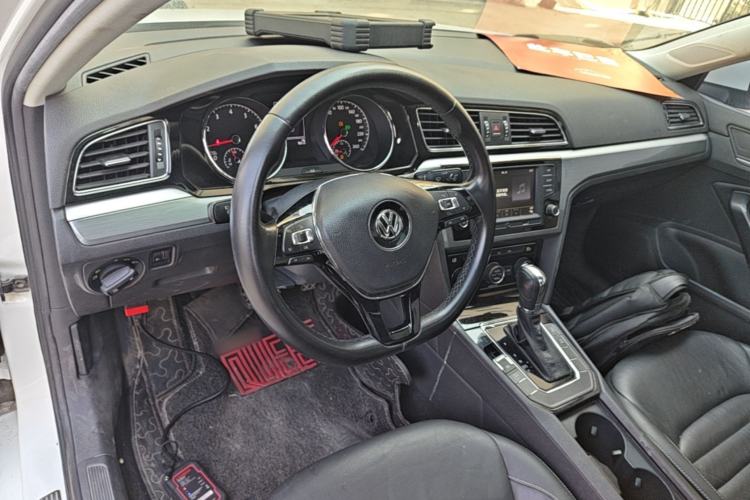 Used Volkswagen Lamando 2017 280TSI DSG Comfort Edition Center Console