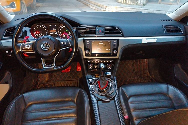 Used Volkswagen Lamando 2017 280TSI DSG Luxury Edition Center Console
