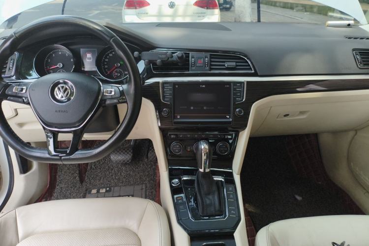 Used Volkswagen Lamando 2017 280TSI DSG Luxury Edition Center Console