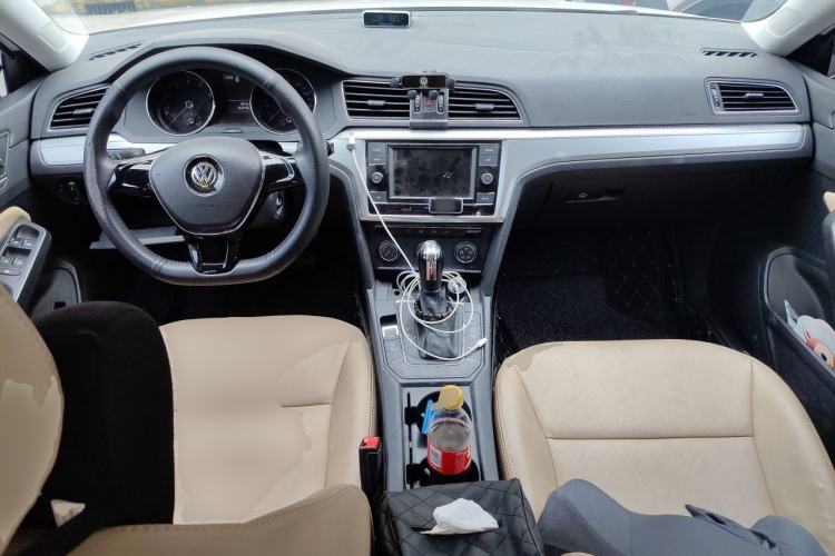 Used Volkswagen Lamando 2017 230TSI DSG Fashion Edition Center Console