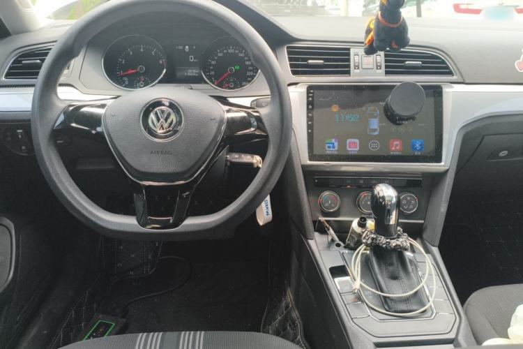 Used Volkswagen Lamando 2017 230TSI DSG Fashion Edition Center Console