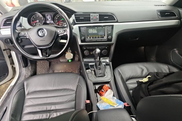 Used Volkswagen Lamando 2017 280TSI DSG Comfort Edition Center Console