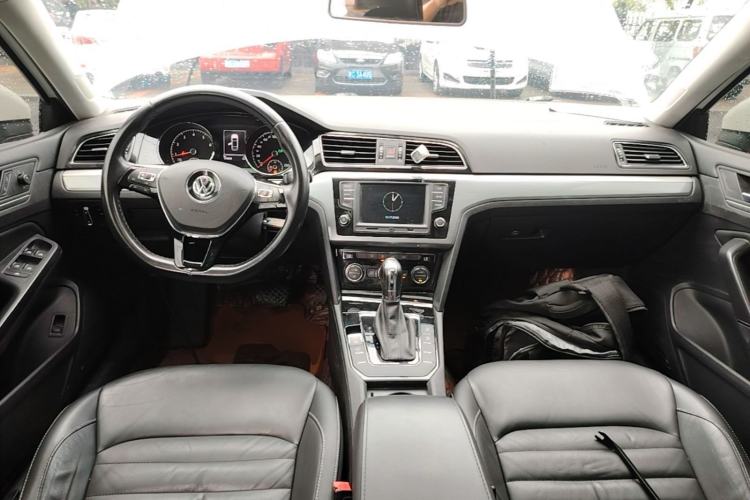 Used Volkswagen Lamando 2017 280TSI DSG Comfort Edition Center Console