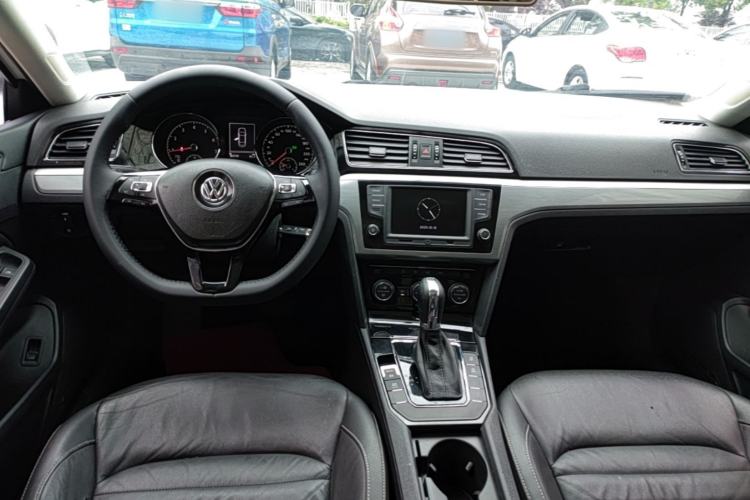 Used Volkswagen Lamando 2017 280TSI DSG Comfort Edition Center Console