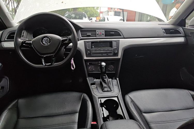 Used Volkswagen Lamando 2017 230TSI DSG Fashion Edition Center Console
