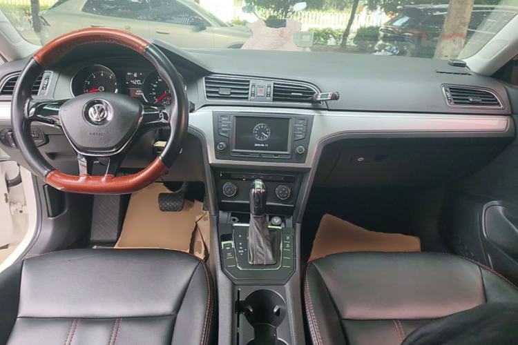 Used Volkswagen Lamando 2017 230TSI DSG Fashion Edition Center Console
