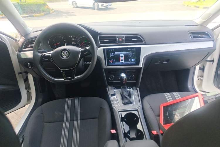 Used Volkswagen Lamando 2017 230TSI DSG Fashion Edition Center Console