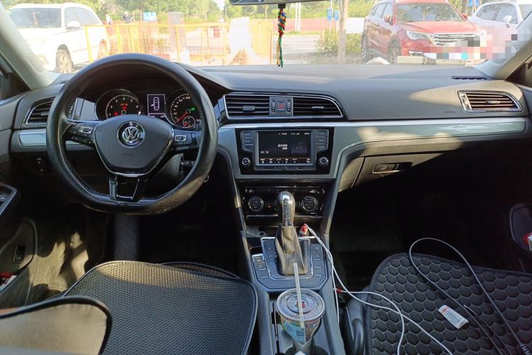 Used Volkswagen Lamando 2017 280TSI DSG Comfort Edition Center Console