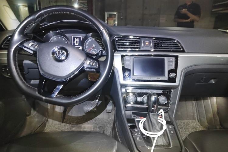 Used Volkswagen Lamando 2017 280TSI DSG Comfort Edition Center Console