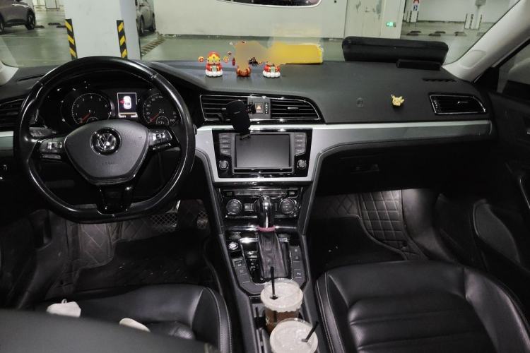 Used Volkswagen Lamando 2017 280TSI DSG Luxury Edition Center Console