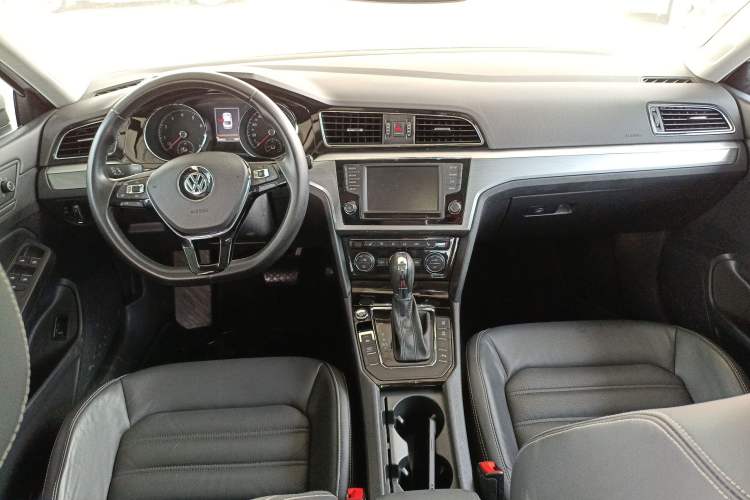 Used Volkswagen Lamando 2017 280TSI DSG Luxury Edition Center Console
