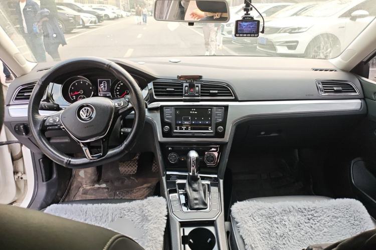 Used Volkswagen Lamando 2017 280TSI DSG Comfort Edition Center Console