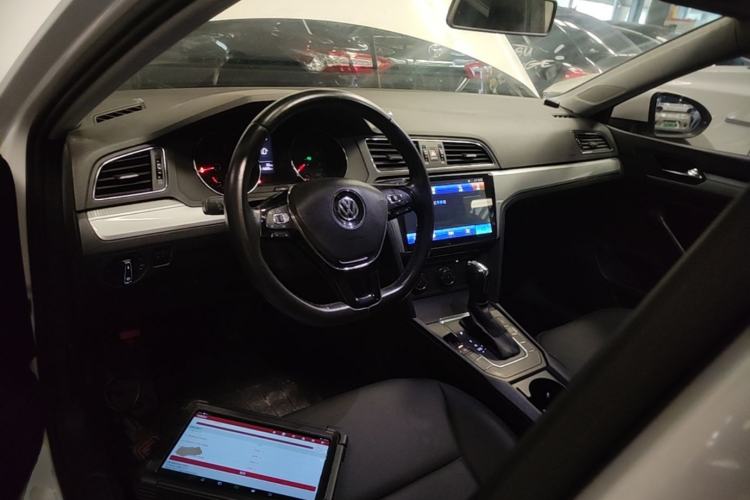 Used Volkswagen Lamando 2017 230TSI DSG Fashion Edition Center Console