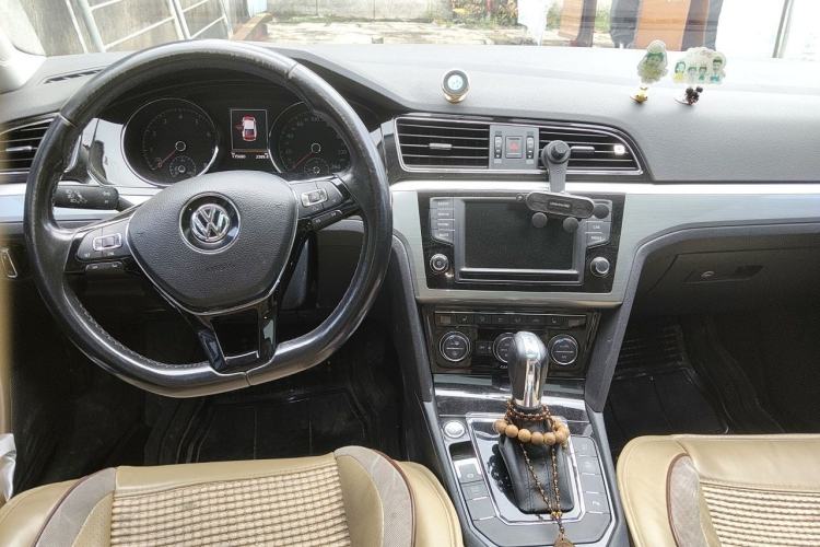 Used Volkswagen Lamando 2017 280TSI DSG Luxury Edition Center Console