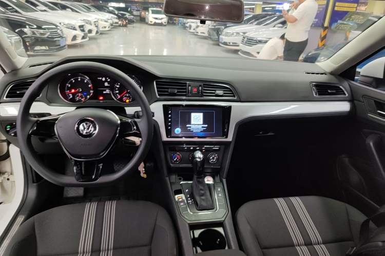 Used Volkswagen Lamando 2017 230TSI DSG Fashion Edition Center Console