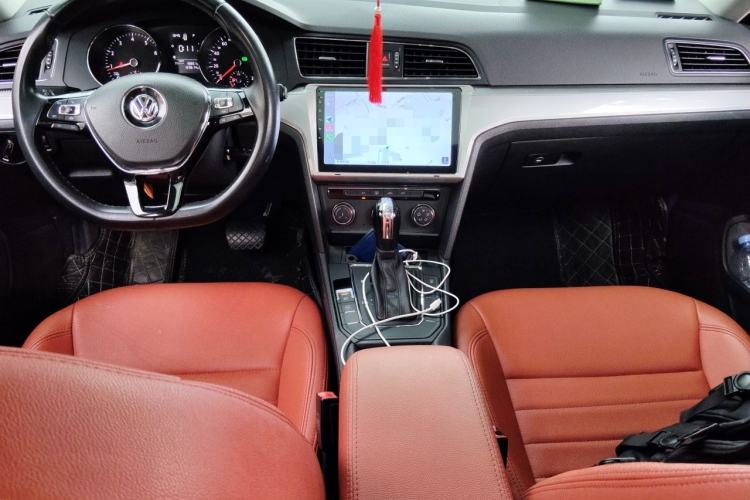 Used Volkswagen Lamando 2017 230TSI DSG Fashion Edition Center Console