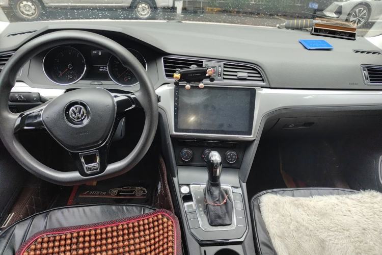 Used Volkswagen Lamando 2017 230TSI DSG Fashion Edition Center Console