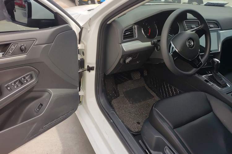 Used Volkswagen Lamando 2017 230TSI DSG Fashion Edition Driver Seat