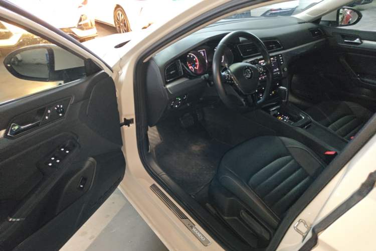 Used Volkswagen Lamando 2017 280TSI DSG Comfort Edition Driver Seat