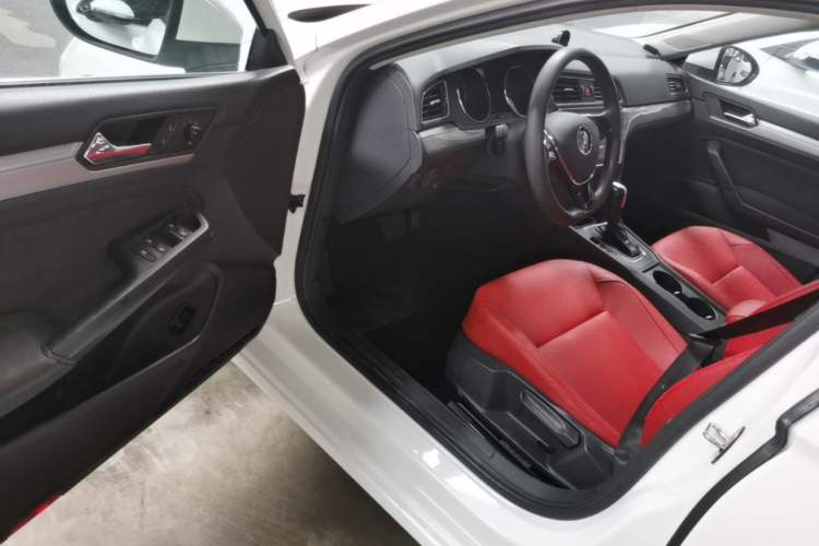 Used Volkswagen Lamando 2017 230TSI DSG Fashion Edition Driver Seat