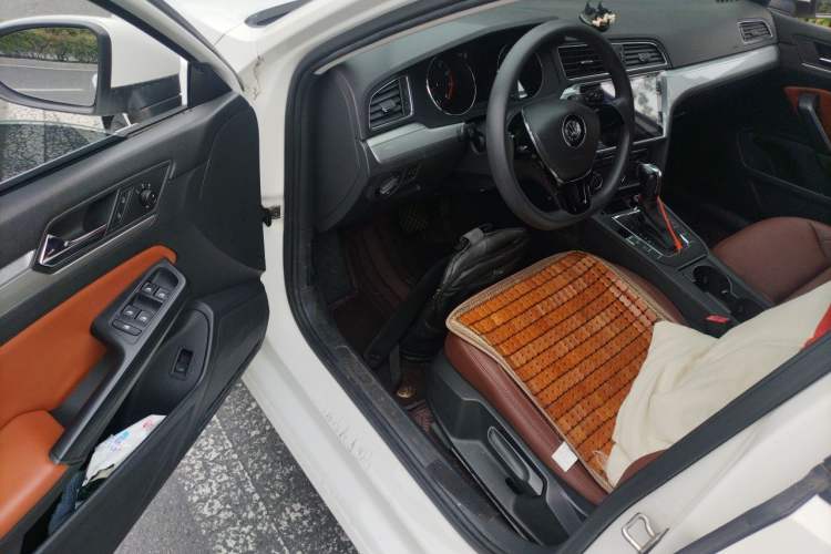 Used Volkswagen Lamando 2017 230TSI DSG Fashion Edition Driver Seat
