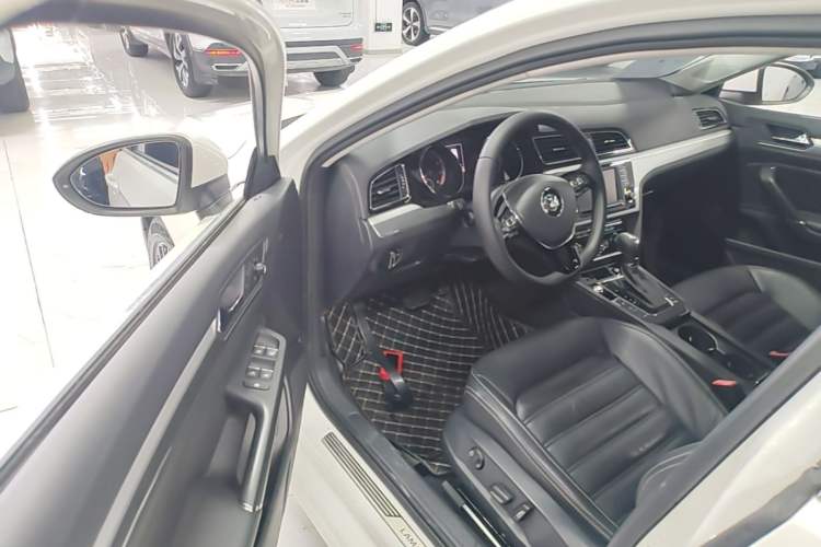 Used Volkswagen Lamando 2017 280TSI DSG Luxury Edition Driver Seat