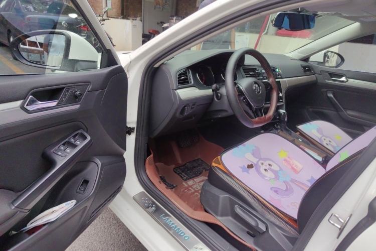 Used Volkswagen Lamando 2017 230TSI DSG Fashion Edition Driver Seat