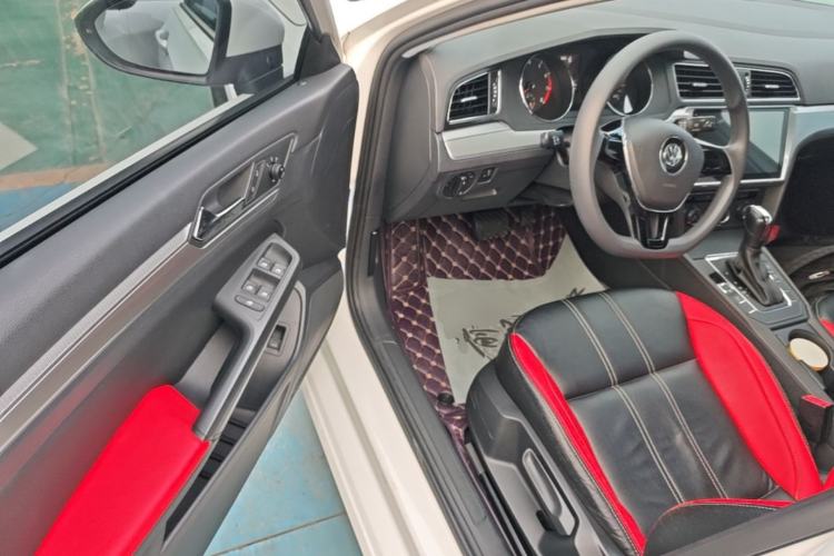 Used Volkswagen Lamando 2017 230TSI DSG Fashion Edition Driver Seat