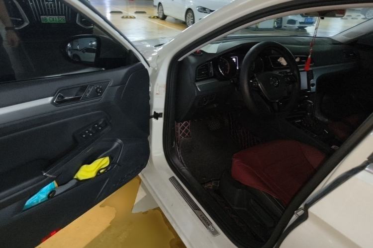 Used Volkswagen Lamando 2017 280TSI DSG Comfort Edition Driver Seat
