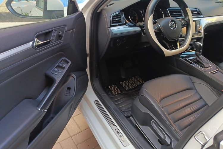 Used Volkswagen Lamando 2017 280TSI DSG Comfort Edition Driver Seat