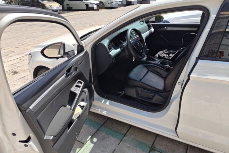 Used Volkswagen Lamando 2017 230TSI DSG Fashion Edition Driver Seat
